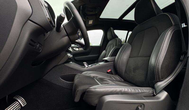 
Volvo Xc40, 1,5benzīns, T2,Pelēka full									