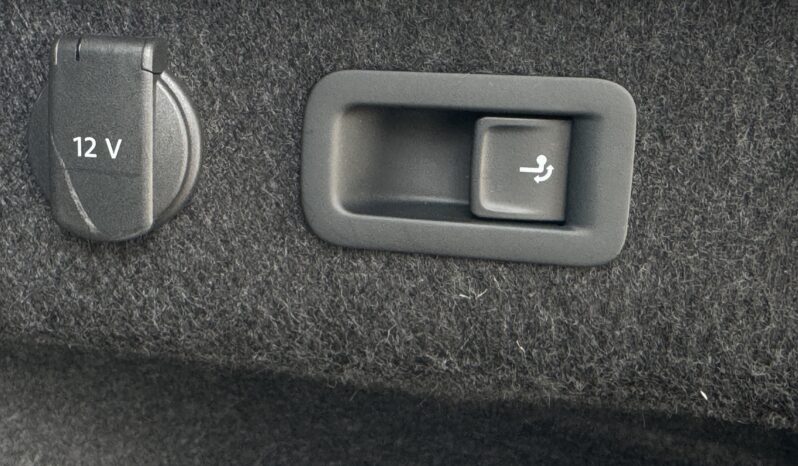 
Volkswagen Passat Variant B8, 2.0Tdi,manuāls,melna full									