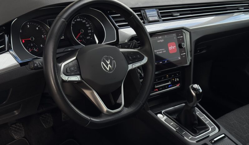 
Volkswagen Passat Variant B8, 2.0Tdi,manuāls,melna full									