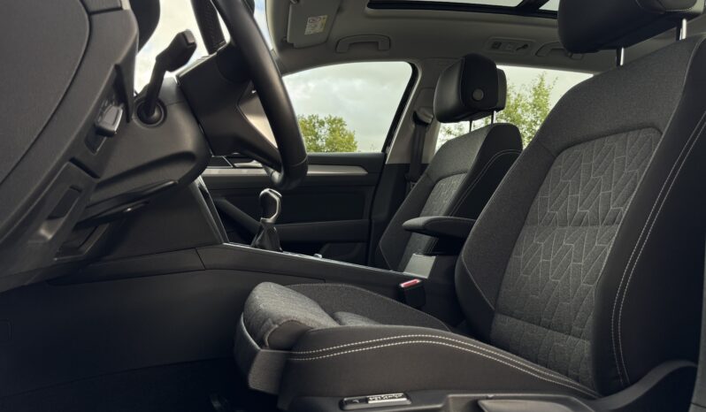 
Volkswagen Passat Variant B8, 2.0Tdi,manuāls,melna full									