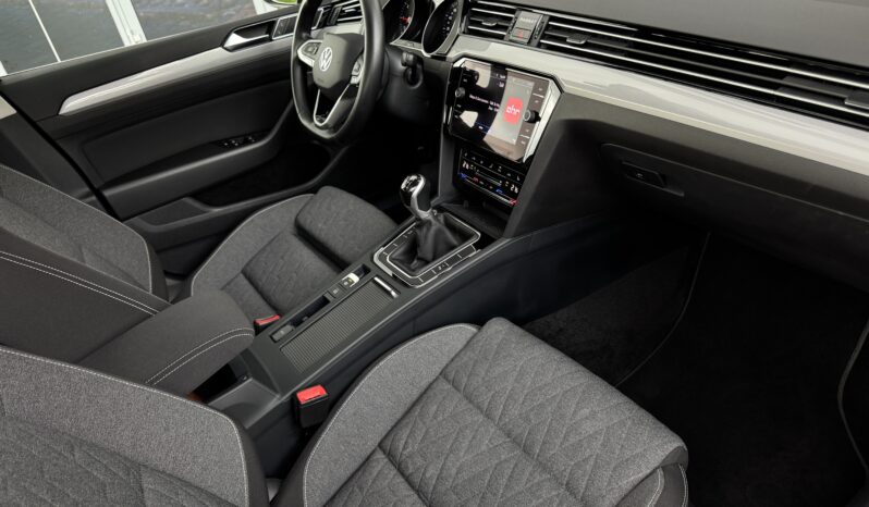
Volkswagen Passat Variant B8, 2.0Tdi,manuāls,melna full									