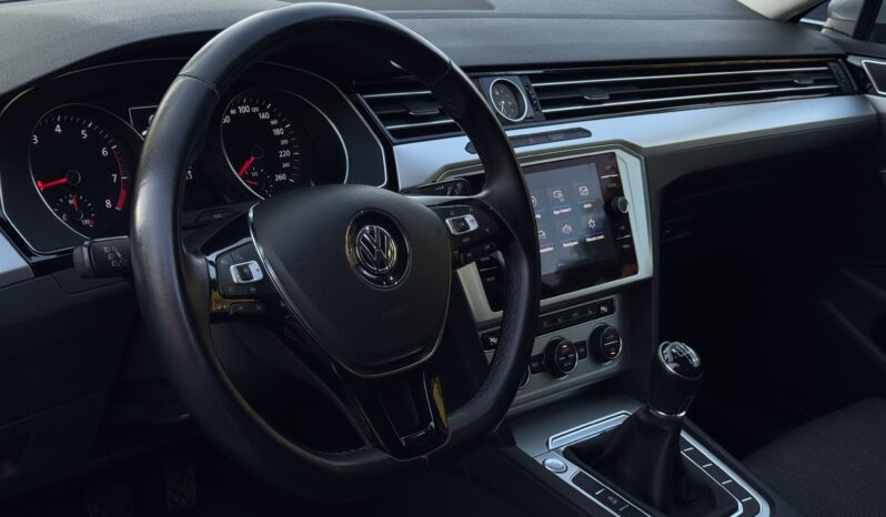 
Volkswagen Passat Variant B8, 1.5l, 110kw,pelēka full									