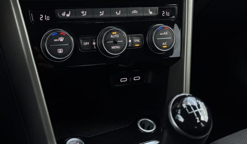 
Volkswagen T-Roc Style, 1.5Tsi, 150Zs,zila full									