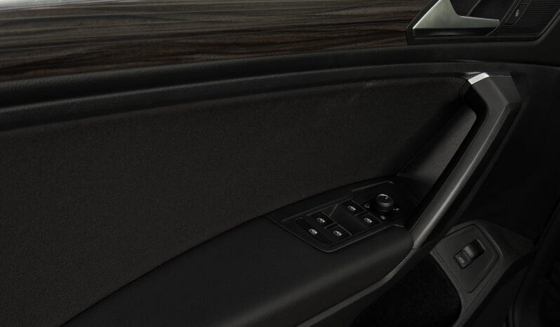 
Volkswagen Tiguan Allspace, 2.0Tsi,4×4,melna full									