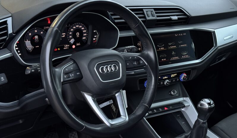 
Audi Q3, 2.0Tdi, 150Zs, Manuālā k, oranža full									