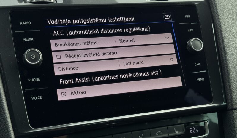 
Volkswagen Golf R-Line 2.0 Tdi,balta full									
