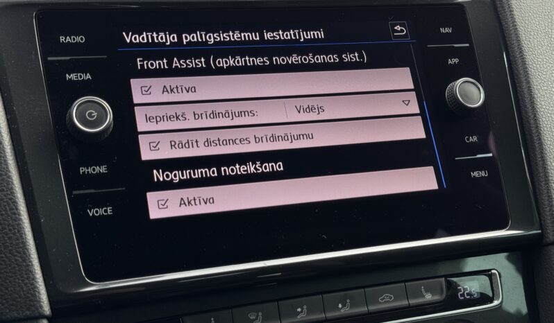 
Volkswagen Golf R-Line 2.0 Tdi,balta full									