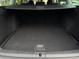 
Volkswagen Golf R-Line 2.0 Tdi,balta full									