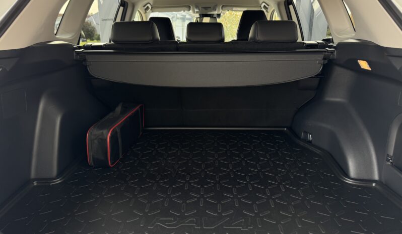 
Toyota Rav 4 Hybrid, 2.5L,awd,balta full									